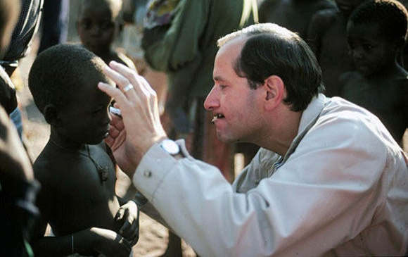 Alfred Sommer treating patient in the field